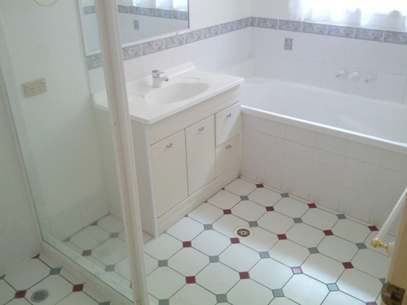 12 BREYNIA CT, Elanora QLD 4221