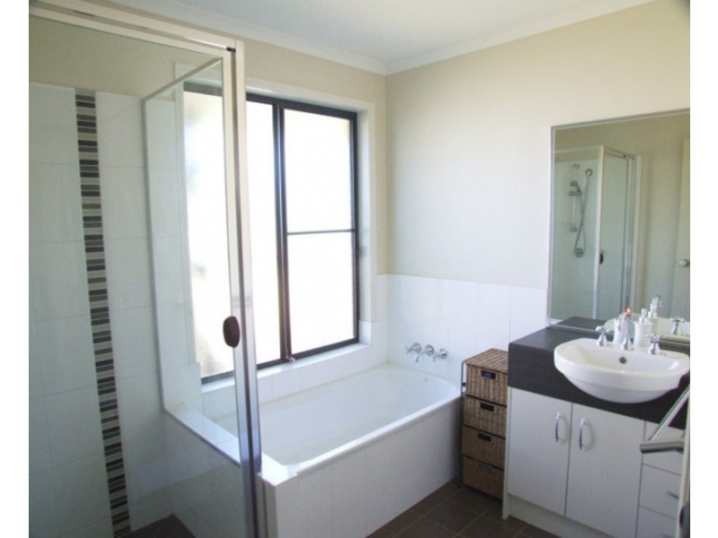 41 Murray St, Oakey QLD 4401