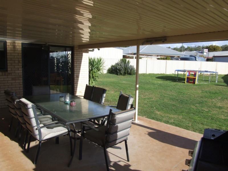 41 Murray St, Oakey QLD 4401