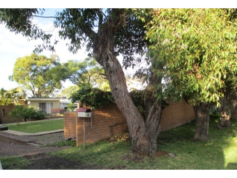 8 Winbin Cres, Gwandalan NSW 2259