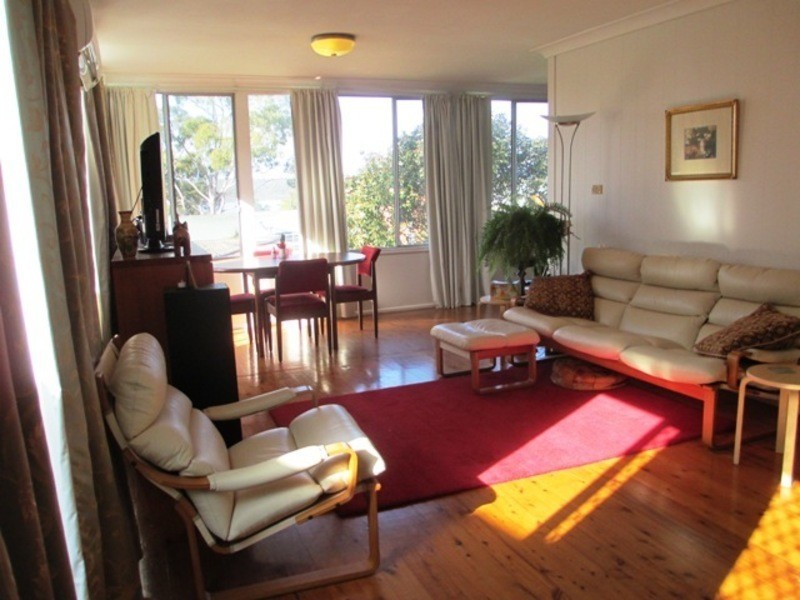 8 Winbin Cres, Gwandalan NSW 2259