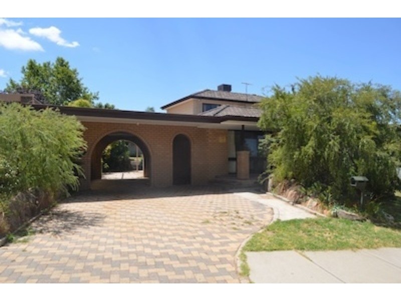 664 Pearsall Street, Lavington NSW 2641