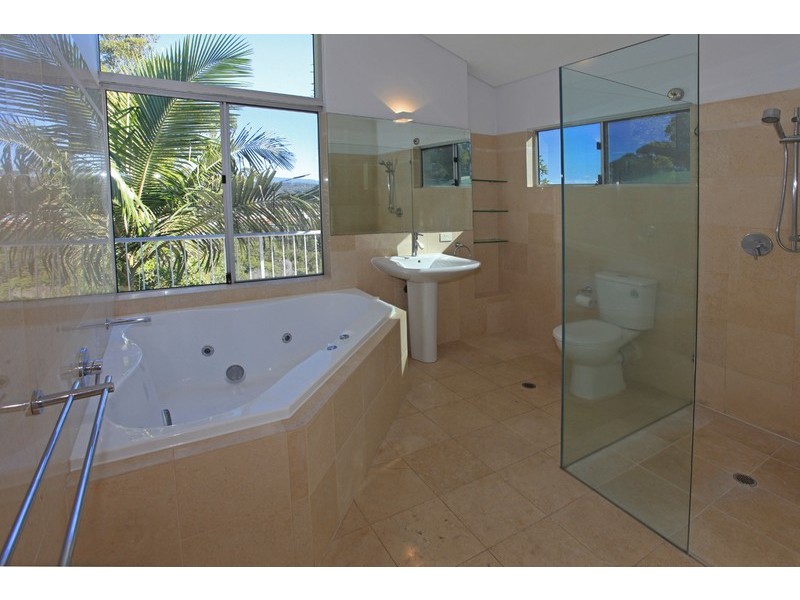 2 Albany Ave, Currumbin QLD 4223