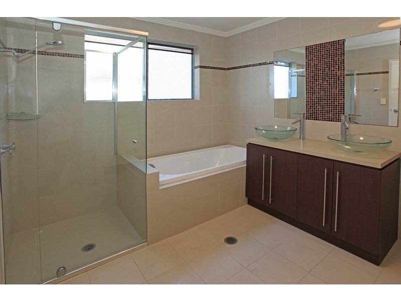 2 Albany Ave, Currumbin QLD 4223