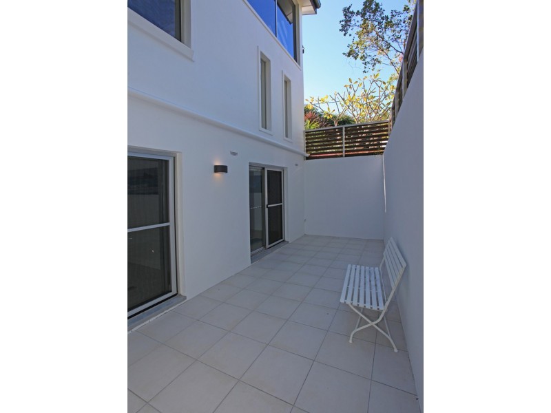 2 Albany Ave, Currumbin QLD 4223