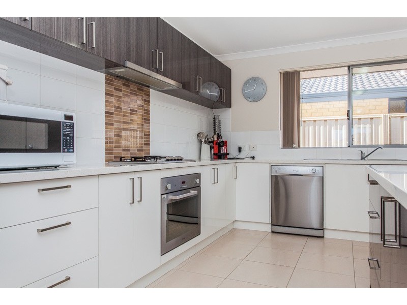 19 Brunswick St, Secret Harbour WA 6173