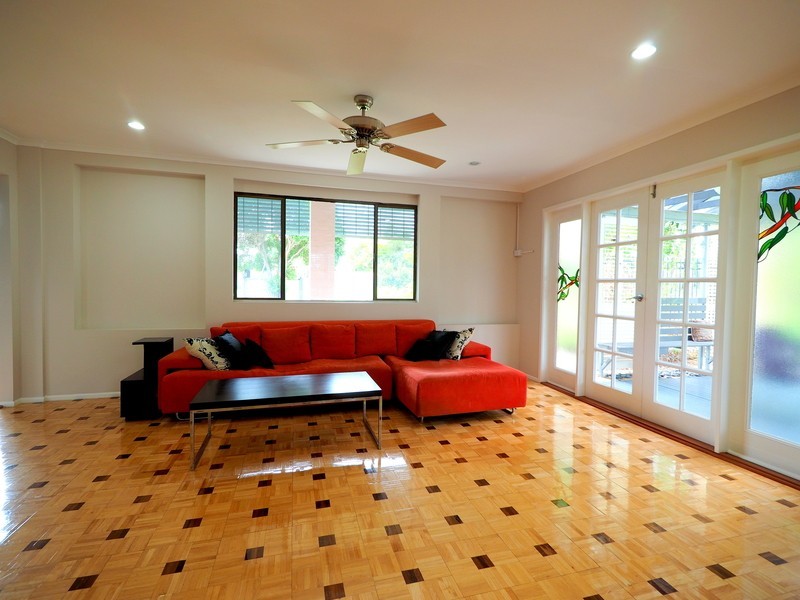 95-97 Cochrane St, Camira QLD 4300