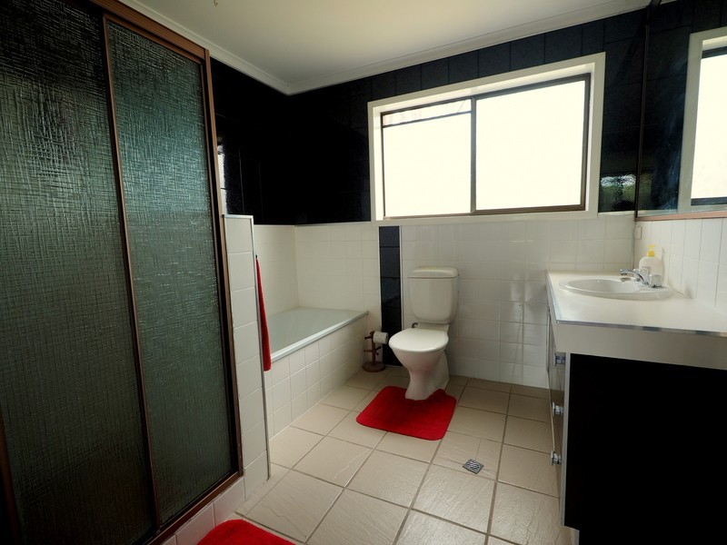 95-97 Cochrane St, Camira QLD 4300
