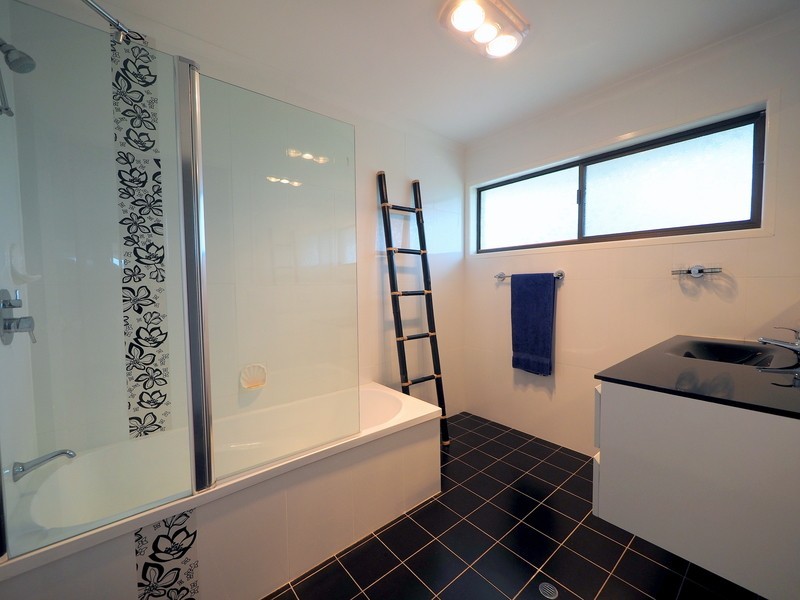 95-97 Cochrane St, Camira QLD 4300