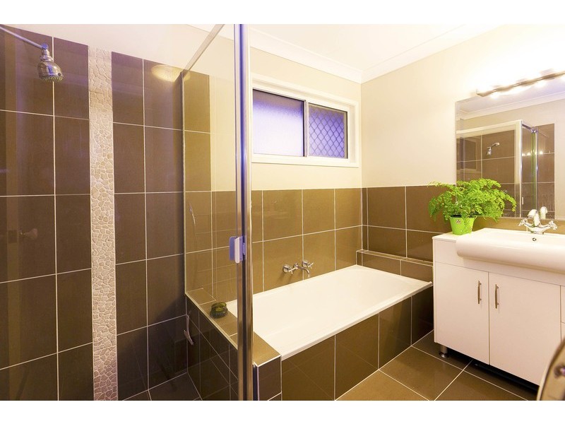 2  Colac Court, Westlake QLD 4074