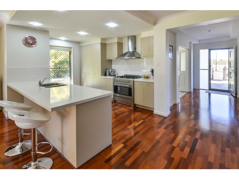 35-37 Neylon Drive, Ningi QLD 4511