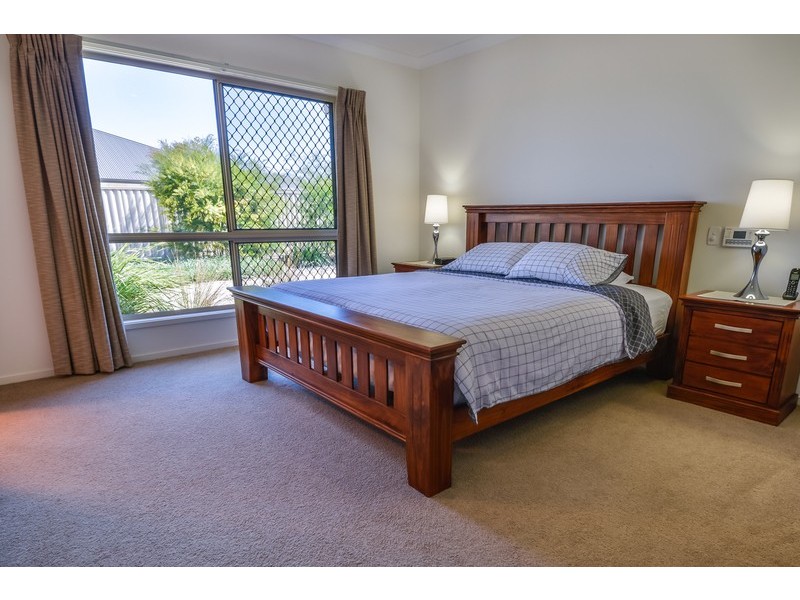 35-37 Neylon Drive, Ningi QLD 4511