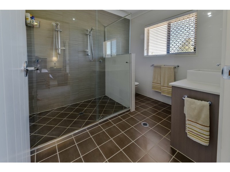 35-37 Neylon Drive, Ningi QLD 4511