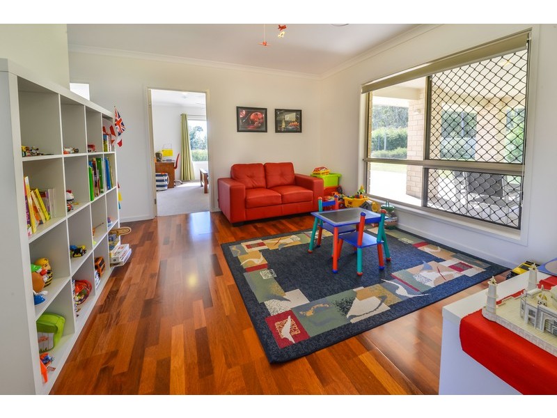 35-37 Neylon Drive, Ningi QLD 4511