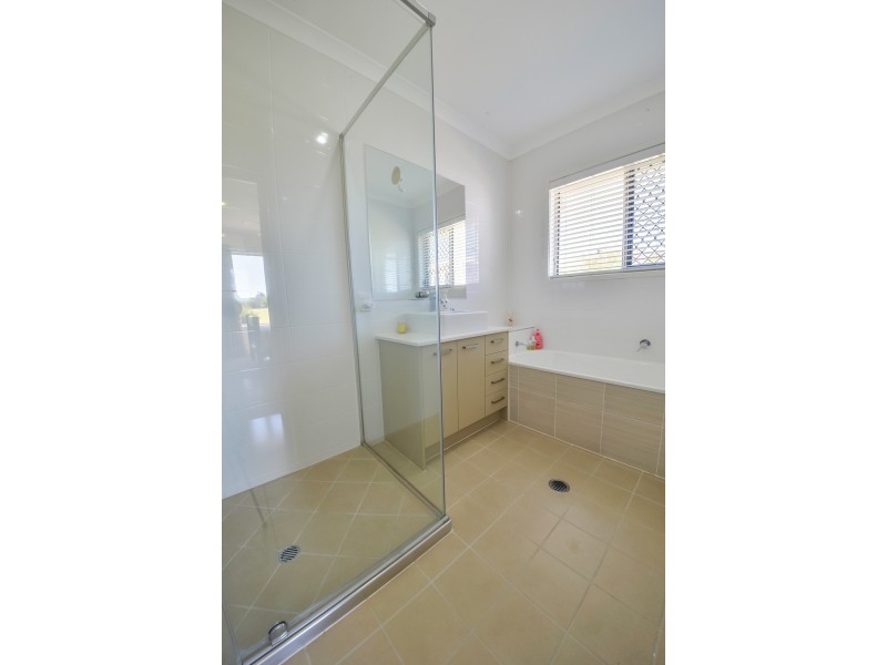 35-37 Neylon Drive, Ningi QLD 4511