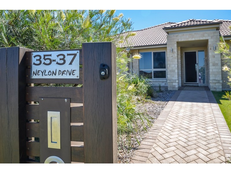 35-37 Neylon Drive, Ningi QLD 4511