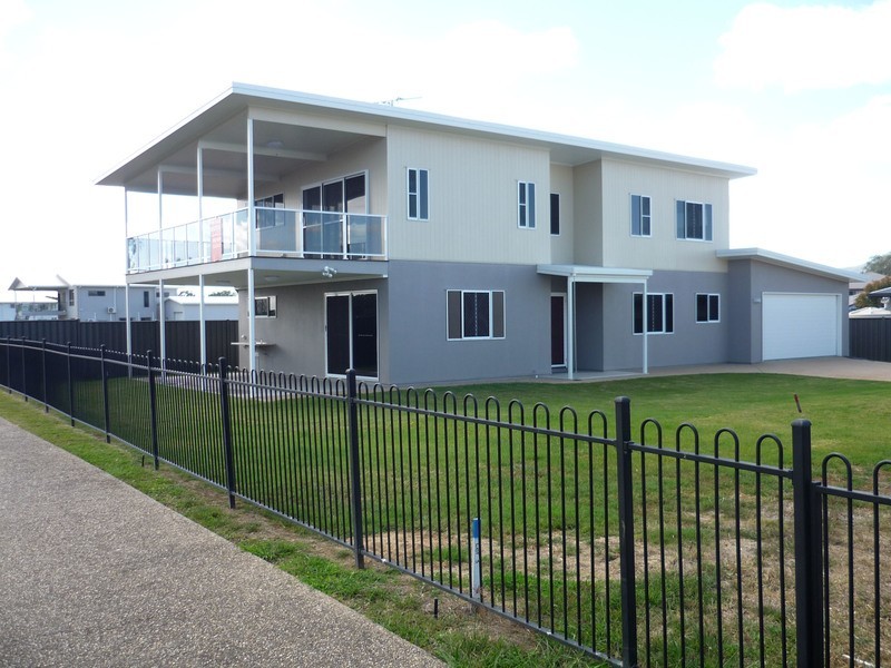 4 Cochrane Place, Kawana QLD 4701