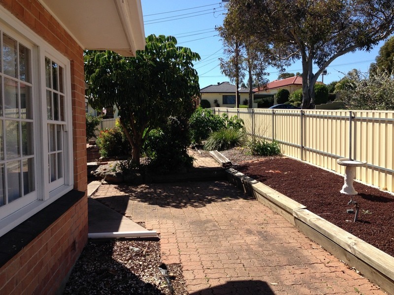 3 Stevens Ave, Para Hills SA 5096
