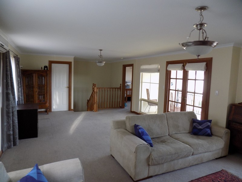 150 Perry Barr Road, Hallett Cove SA 5158