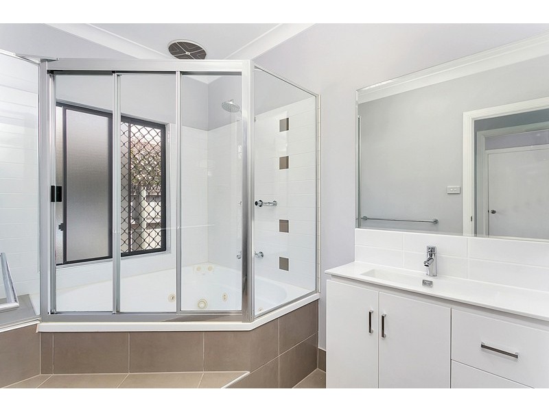 28 Moore Road, Kewarra Beach QLD 4879