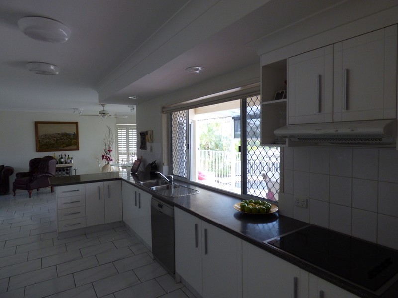 70 Pebble Beach Drive, Runaway Bay QLD 4216