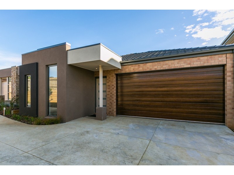 2/15 Bourbon Way, Waurn Ponds VIC 3216