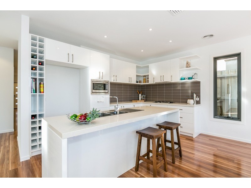 2/15 Bourbon Way, Waurn Ponds VIC 3216