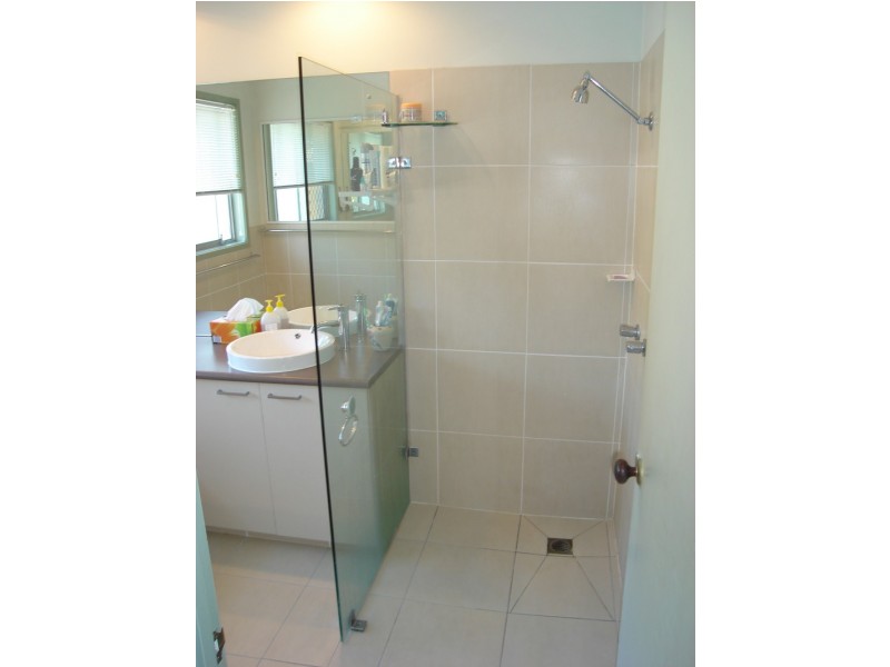 54 Marshall Lane, Kenmore QLD 4069