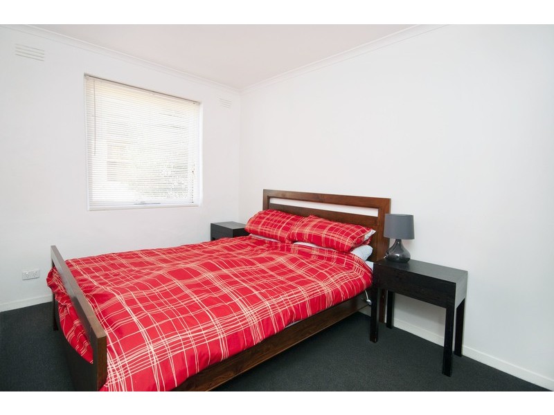 2/13 Ormond Rd, West Footscray VIC 3012