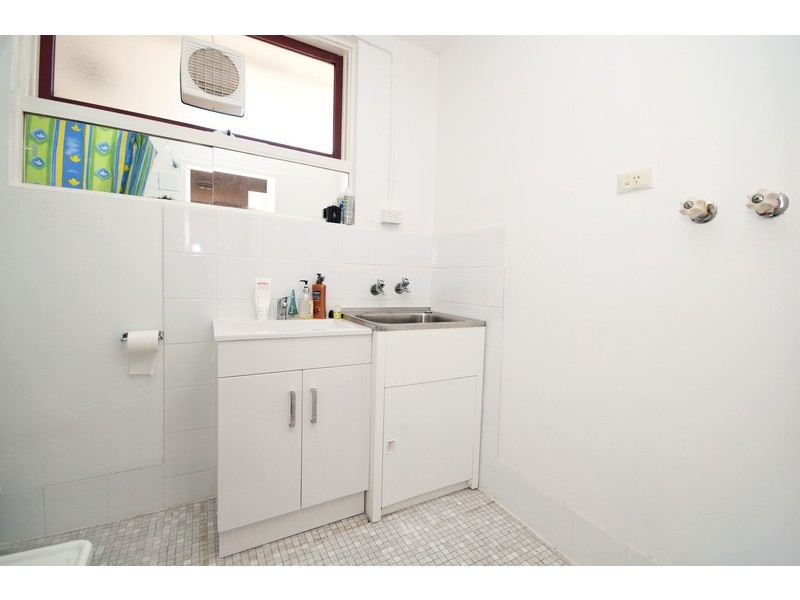 2/13 Ormond Rd, West Footscray VIC 3012