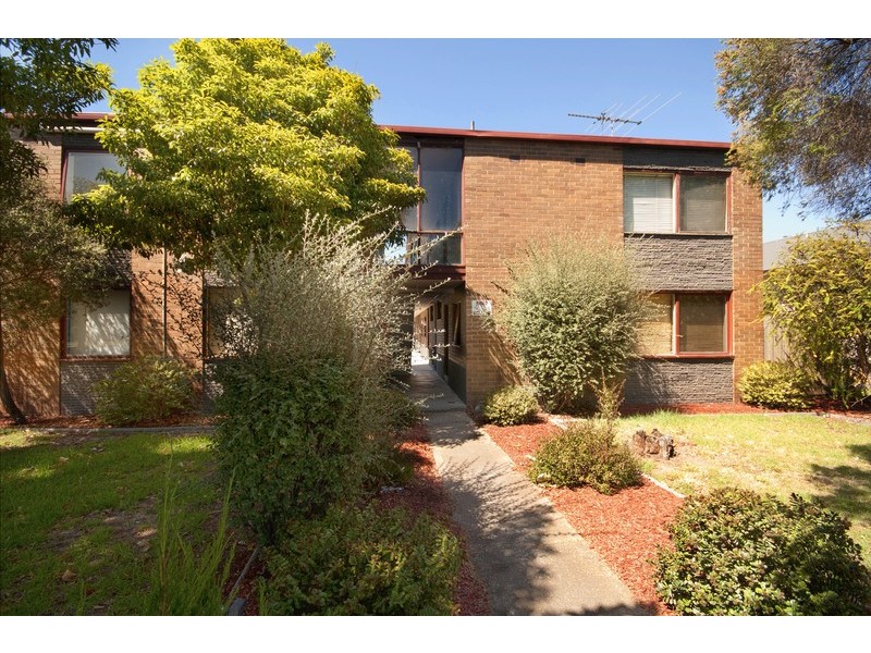2/13 Ormond Rd, West Footscray VIC 3012
