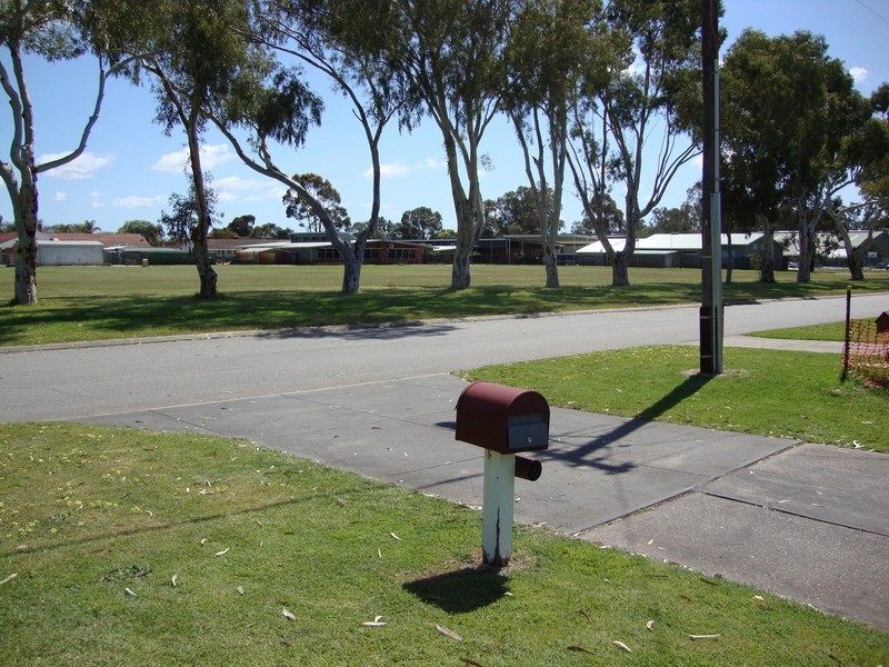 13 Russell Street, Pinjarra WA 6208