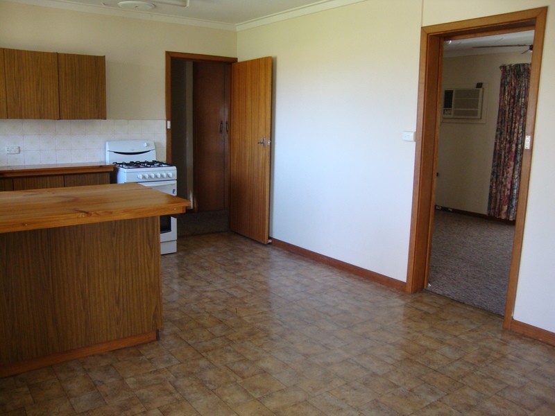 13 Russell Street, Pinjarra WA 6208