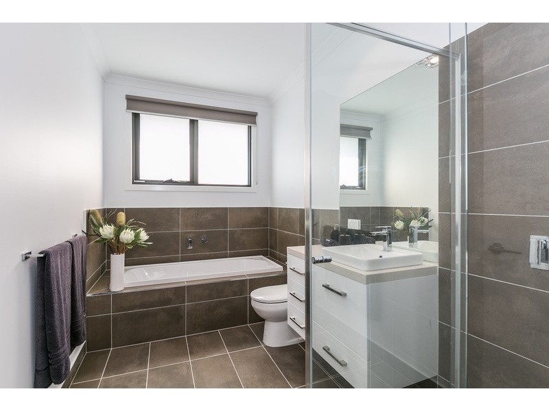 1/15 Bourbon Way, Waurn Ponds VIC 3216