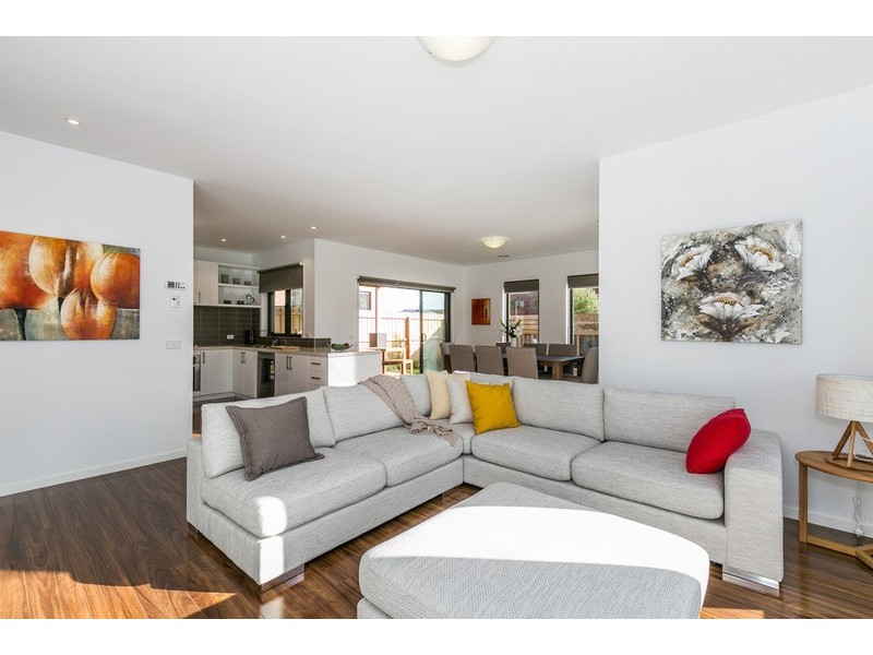 1/15 Bourbon Way, Waurn Ponds VIC 3216