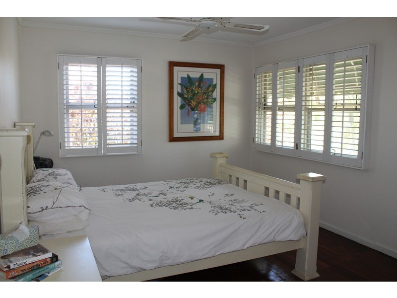 5 Second Avenue, Labrador QLD 4215