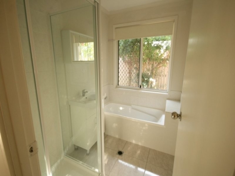 51 Bottlebrush Drive, Regents Park QLD 4118