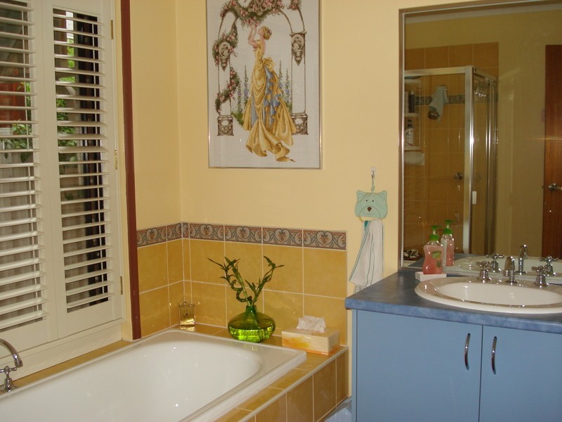 8 catherine place, Pakenham VIC 3810