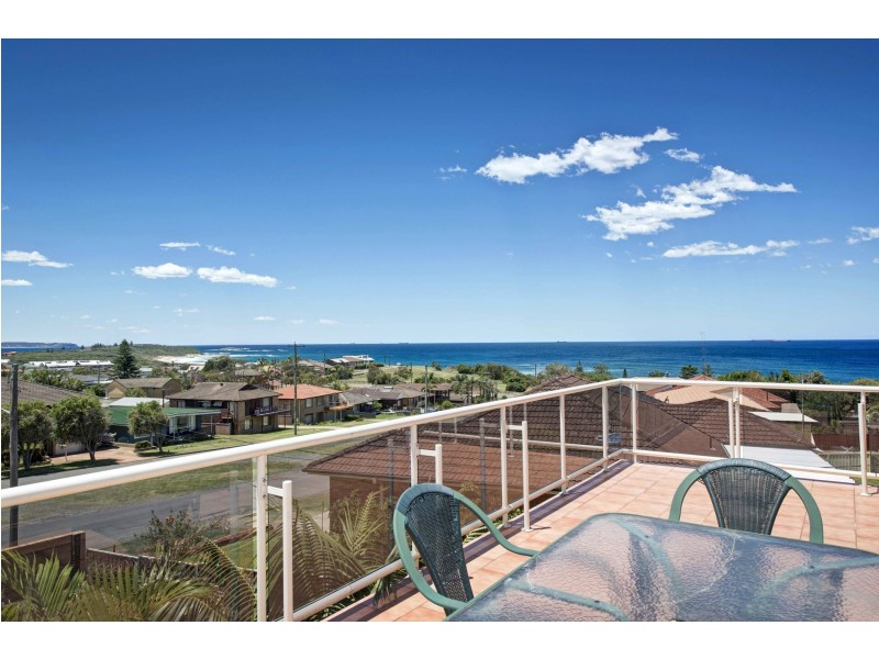 22  Park Ave, Caves Beach NSW 2281