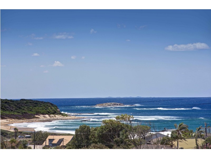 22  Park Ave, Caves Beach NSW 2281