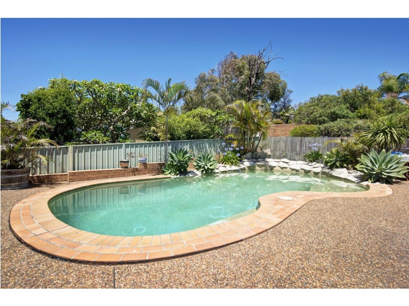 22  Park Ave, Caves Beach NSW 2281