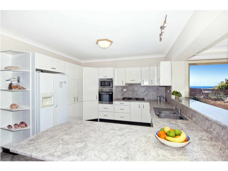 22  Park Ave, Caves Beach NSW 2281