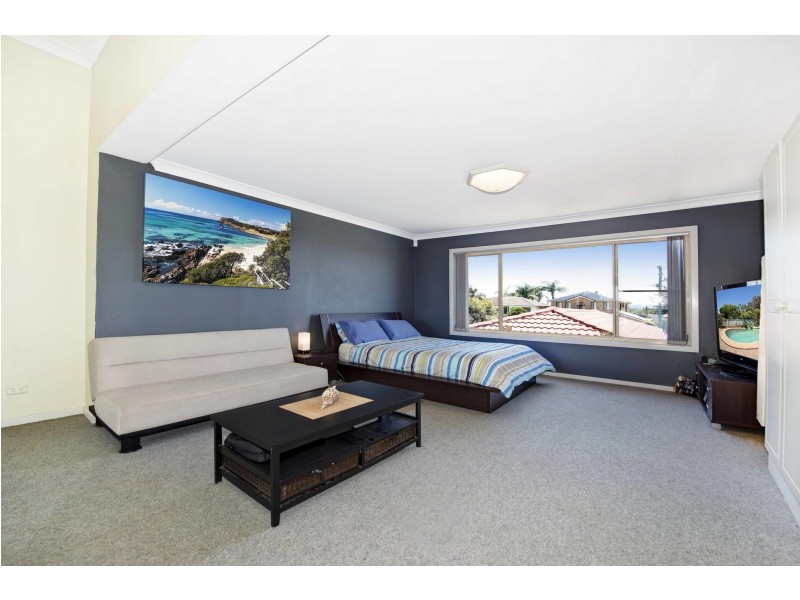 22  Park Ave, Caves Beach NSW 2281