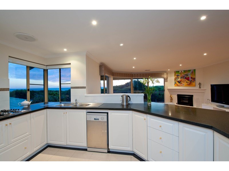 126 Oceanside Promanade, Mullaloo WA 6027