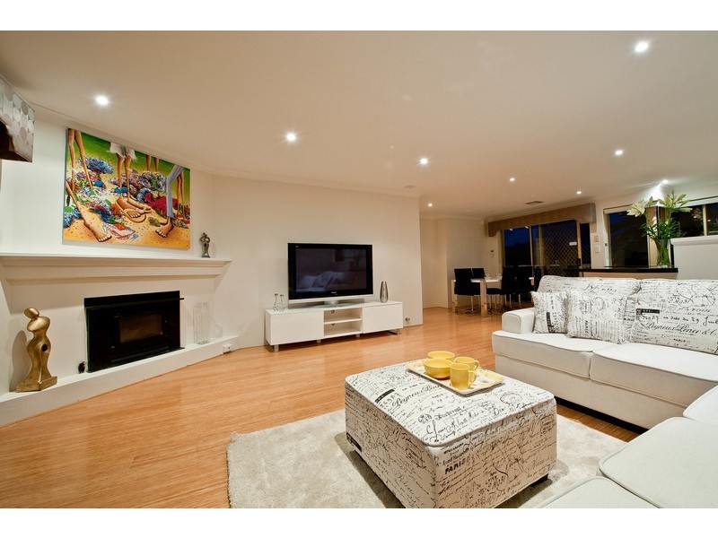 126 Oceanside Promanade, Mullaloo WA 6027