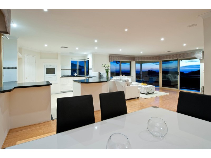 126 Oceanside Promanade, Mullaloo WA 6027
