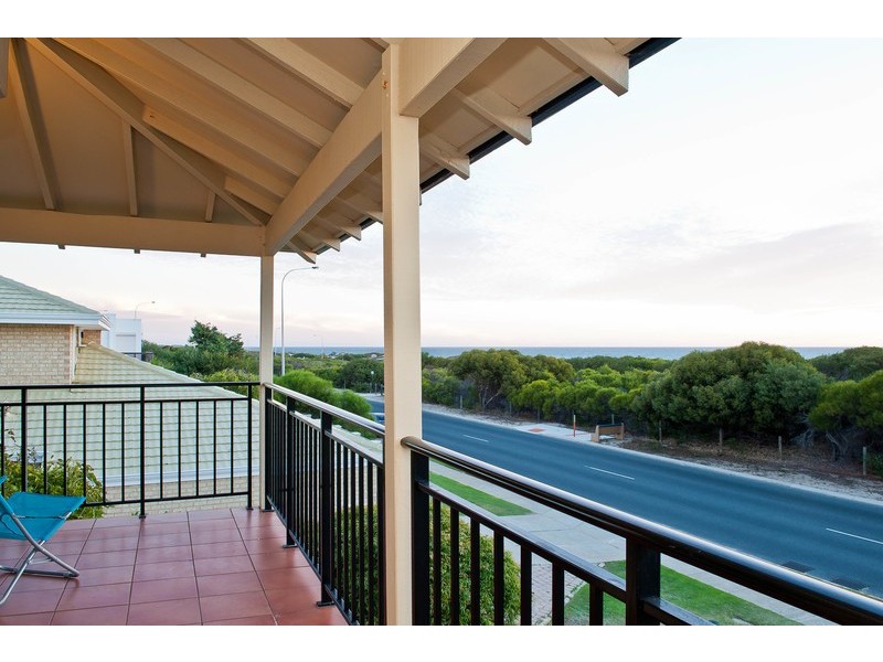 126 Oceanside Promanade, Mullaloo WA 6027