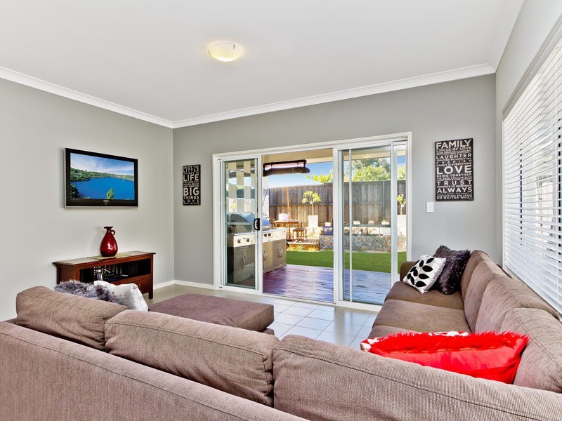 10 Sunjoy Pl, North Lakes QLD 4509