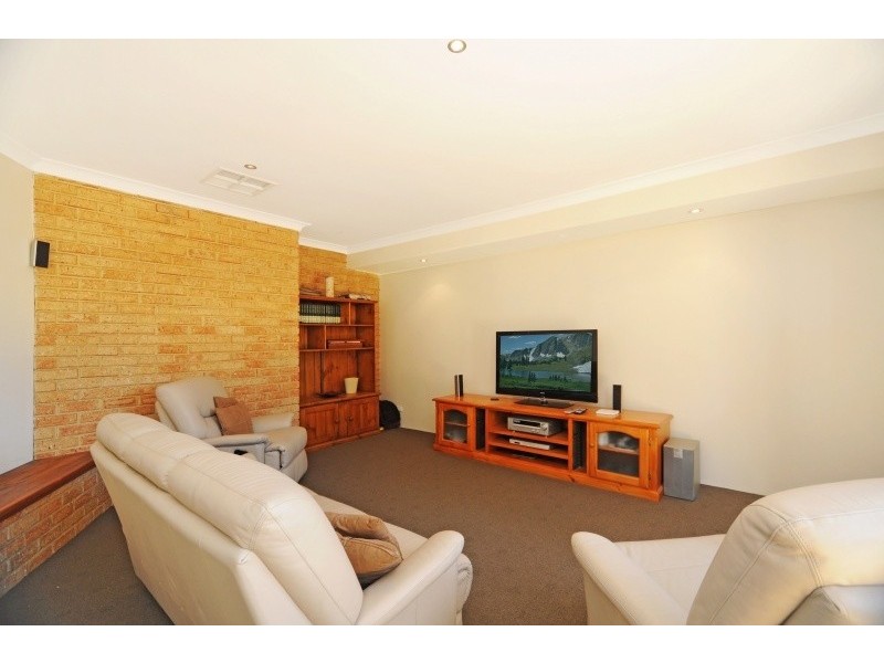 11 Leopold Court, Woodvale WA 6026