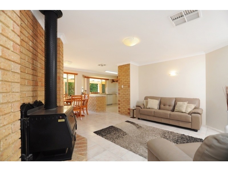 11 Leopold Court, Woodvale WA 6026